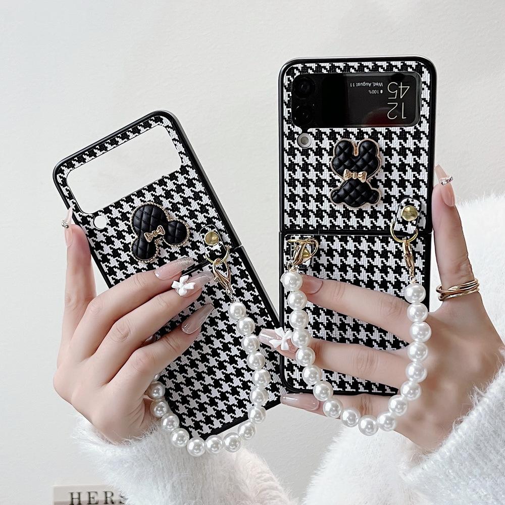 Applicable Samsung Folding Screen Protective Case Portable Pearl Chain Zflip4 Light Luxury Flip Phone Case Bear Cute Girl