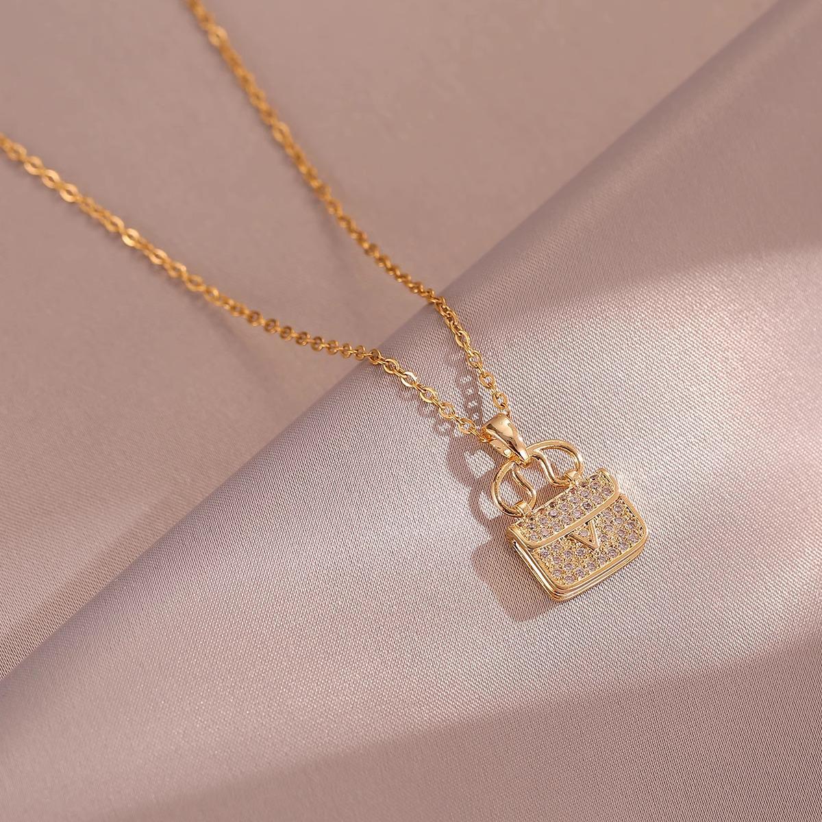 

Ожерелье с медным позолоченным кулоном в виде буквы V - Роскошный модный аксессуар