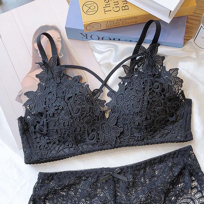 Youthful Lace Underwear Set: Wireless, Adjustable, Anti-Sagging, Side-Breasted Bra.