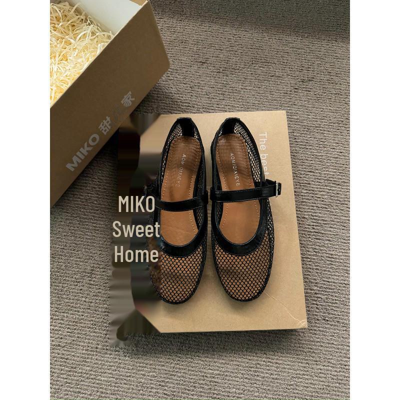 

Балетки из дышащей сетки: Удобные и стильные туфли Мэри Джейн на лето 2024 года 38