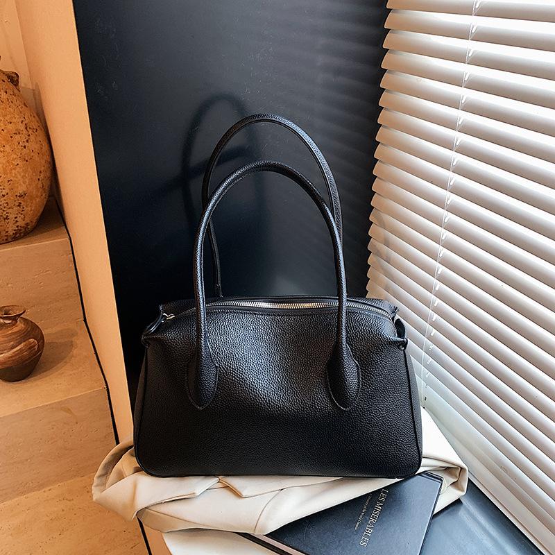 Retro Large-capacity Casual Senior Sense of Modeling Soft and Durable Fashion Exquisite New Light Luxury Commuter Slanting Cross Shoulder Handbag