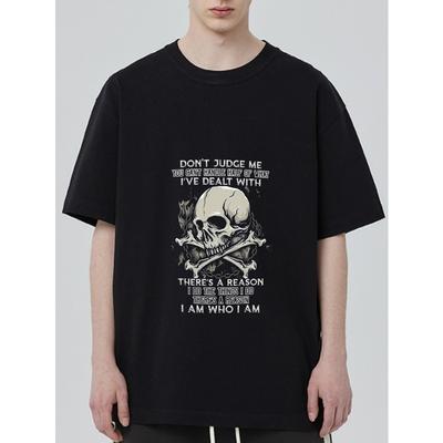 Camiseta Negra con Estampado de Calavera y Tibias y Texto Inspirador para Uso Casual