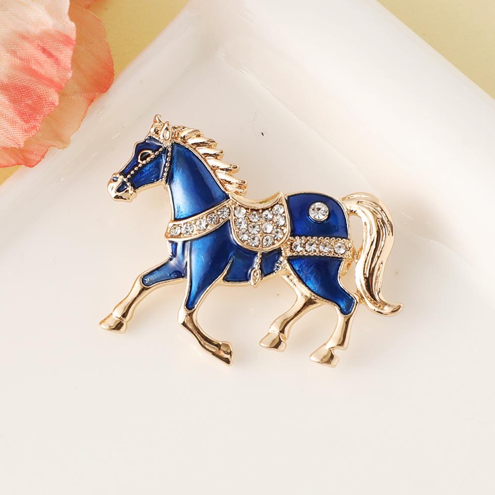 LATS Classic Rhinestone Saddle Horse Brooches for Women Zodiac Animal Lapel Pins Casual Party Accessories New Year Gifts Friends