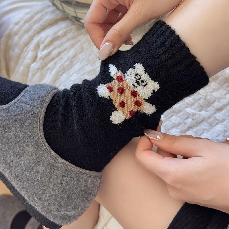 Ladies Autumn Winter Thickened Warm New Cartoon Dancing Bear Wool Drum Pile Socks