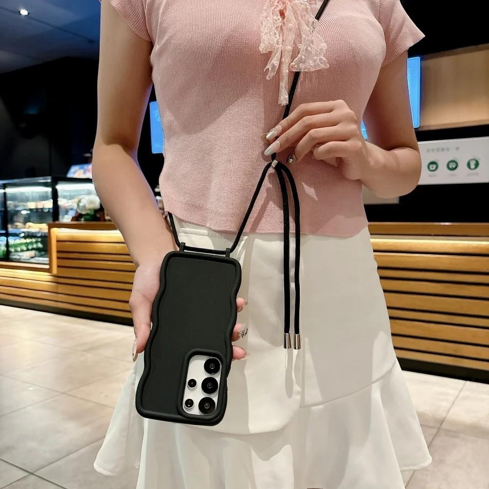 Wellen-Crossbody-Handgelenkriemen-Hülle für Samsung Galaxy S2 Ultra S24 Plus Lanyard Einfarbige Weiche Flüssigsilikonhülle