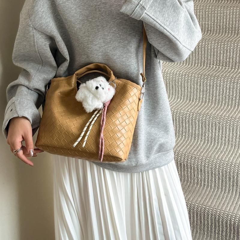 New Bag Shoulder Bag Women's Handbag Women's Bag Versatile Texture Bucket Bag Commuter Messenger Bag