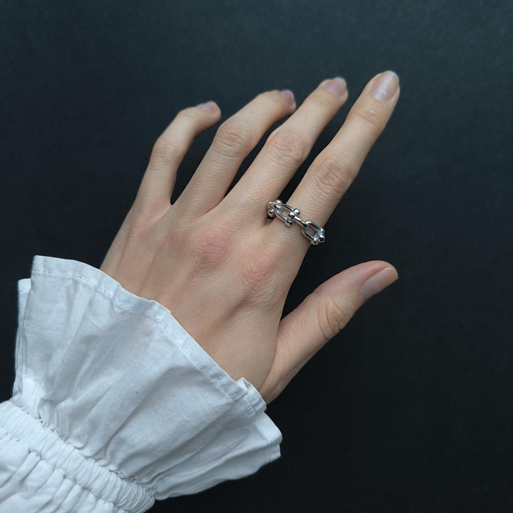 Серебряное кольцо с без камней, вес изделия 3,09 гр (2199083)