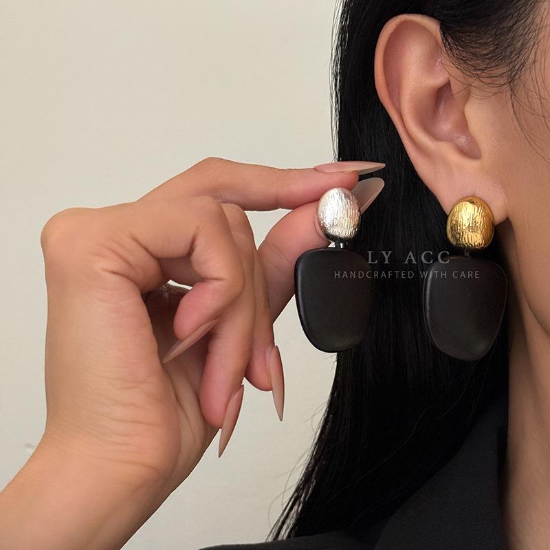 Cold Wind Black Sandalwood Contrasting Color Texture Metal Double-layer Earrings Irregular Square Pieces Minimalist Commuting Light Luxury Atmosphere