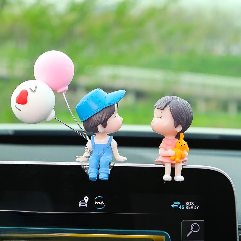 Internet-famous Car Ornaments Interior Decorations for Cars Cute Kissing Couple Dolls Decorative Ornaments for Electric Vehicles