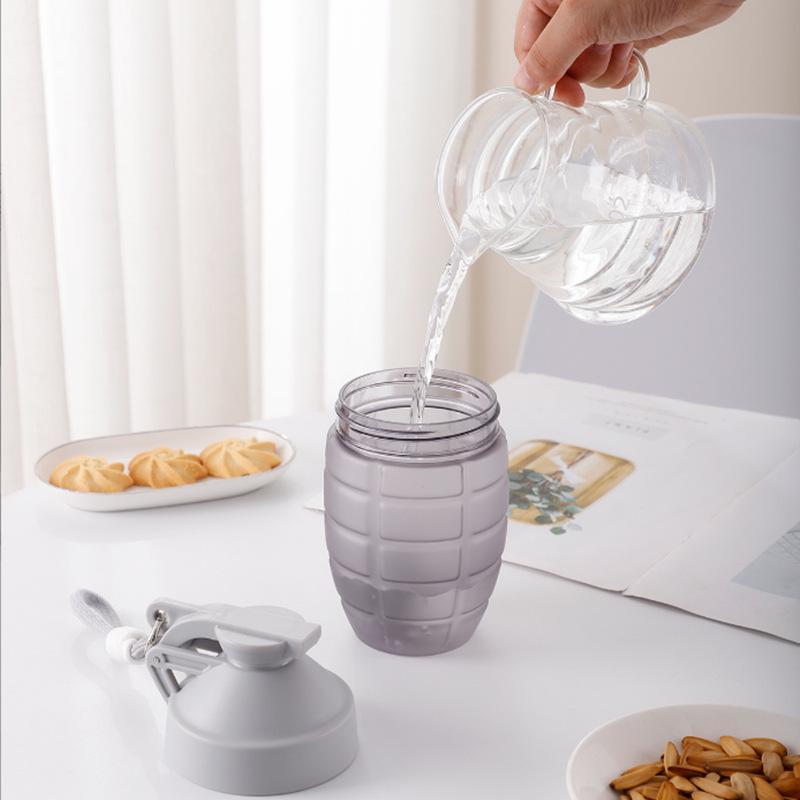 Summer Pineapple Sports Water Bottle – Large Capacity, Portable Student Kettle, Fitness Shaker, Smoothie Cup