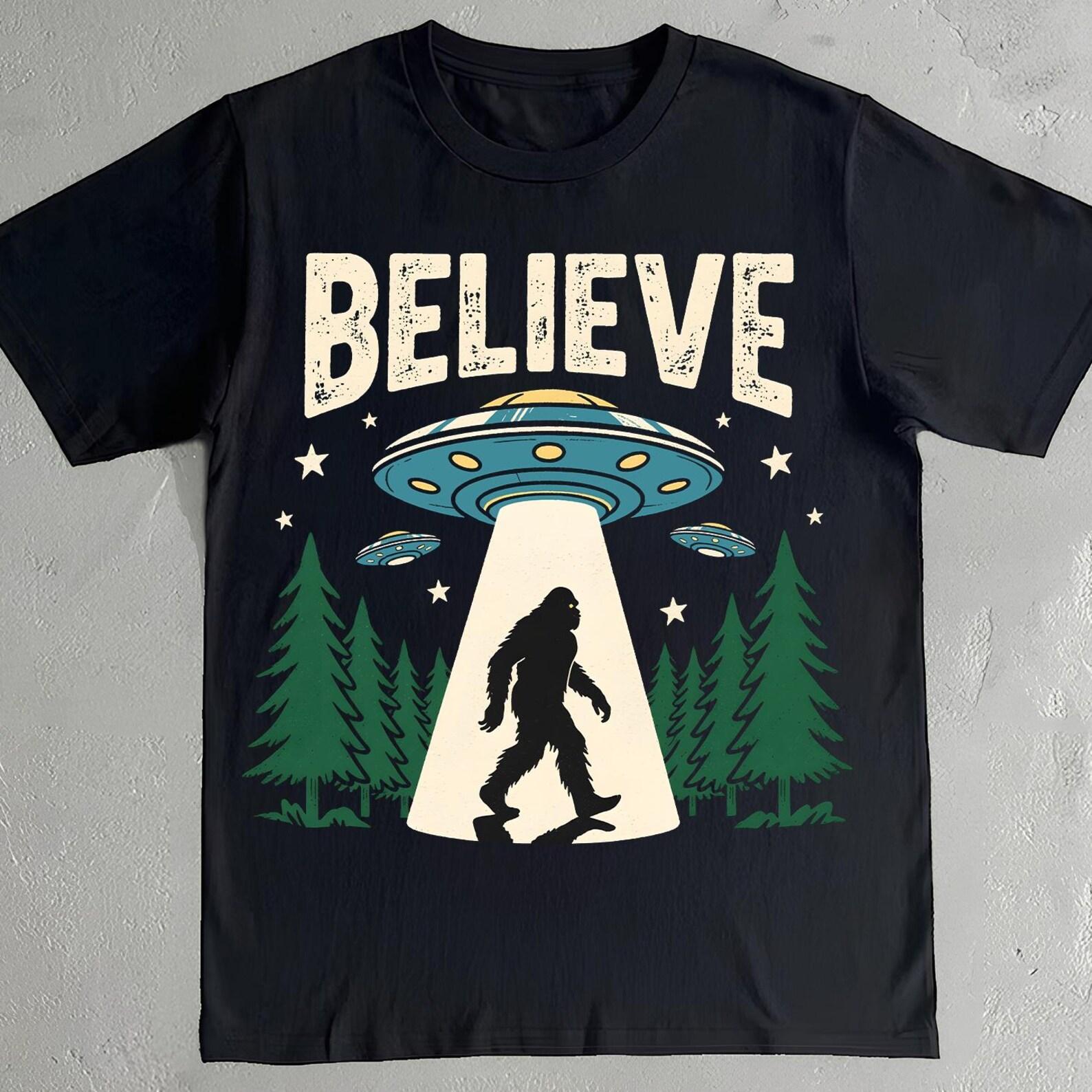 Bigfoot UFO Shirt - Retro Believe Sasquatch Abduction Graphic 4XL