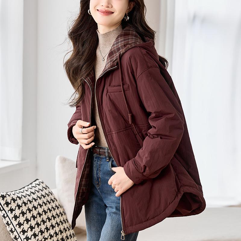 

Женское зимнее хлопковое пальто с капюшоном 2024 года - Стеганая куртка европейского стиля большого размера L: Recommended for 60-70 kg красный