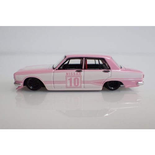 BoostGear Custom AOSHIMA Měřítko 1/64 Model Hakosuka 4Dveřový 1971 (GC10) v zákazkových barvách BoostGear (Bez základny, krabice součástí) - Dokončeno