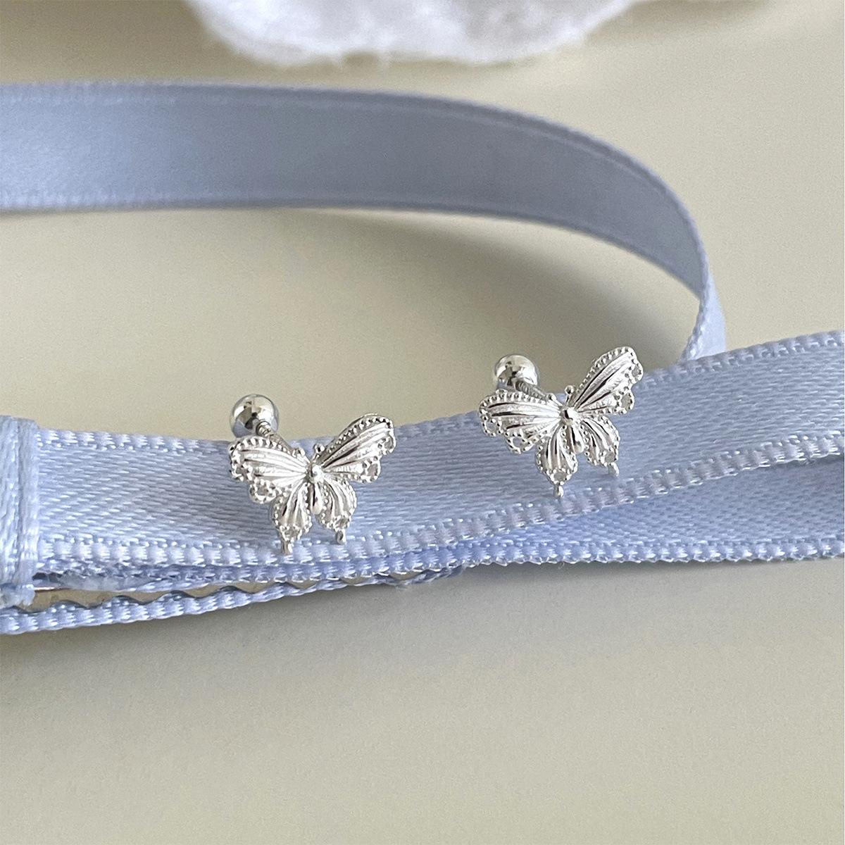 

Серьги-гвоздики в форме бабочек из стерлингового серебра 925 пробы, маленькие, свежие и милые серьги-гвоздики в форме ушных раковин в корейском стиле с винтовой застежкой A pair of 925 silver