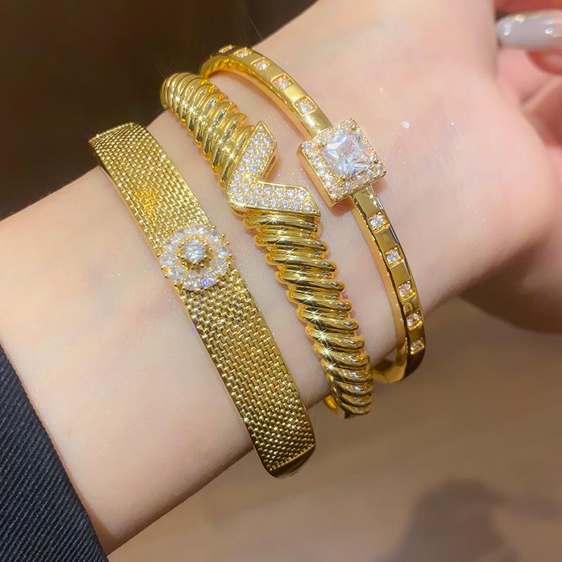 18K Gold Plated Zircon Flower Bangle - European & American Trend, Light Luxury Fashion Bracelet for Women