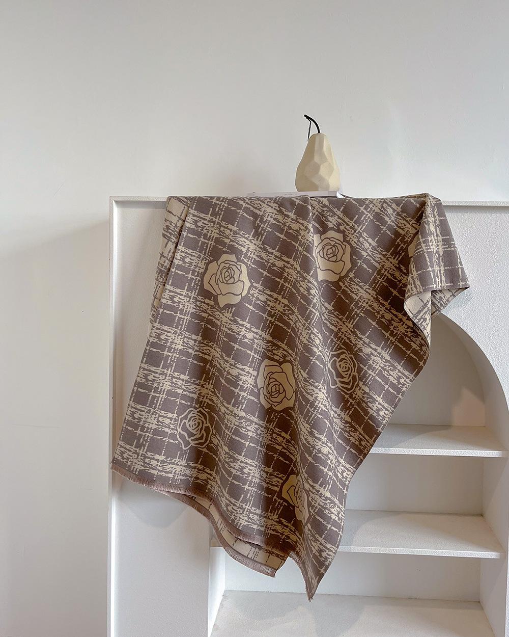 

Премиальный темперамент Имитация кашемира Шарф Женский Маленький аромат Двусторонний Розовый Прилив Шаль Имитация кашемира Утолщенный 180*65cm