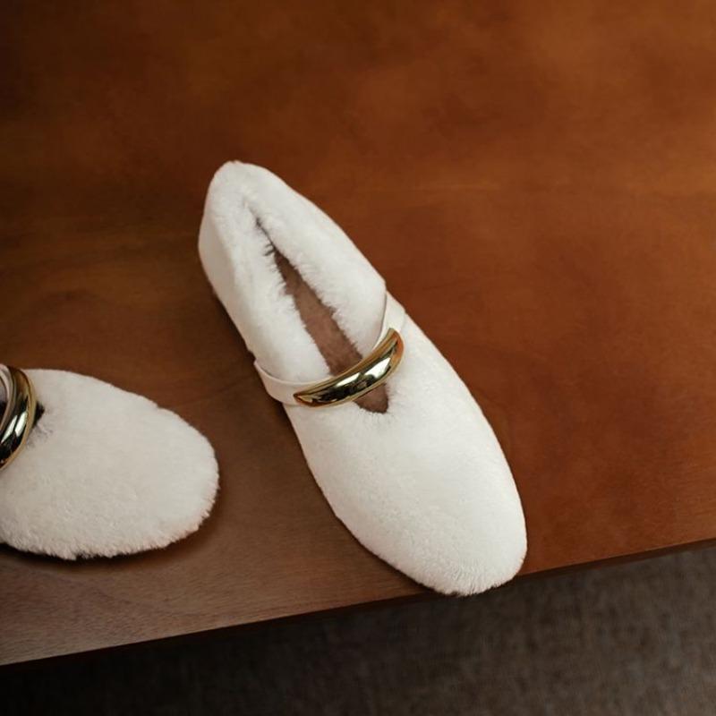 Fashion New Rivet Pearl Sheep Fur One piece Retro Suede Single Shoes Girls Cute Round Head Mary Jane Suede Warm Women's Shoes Size 40