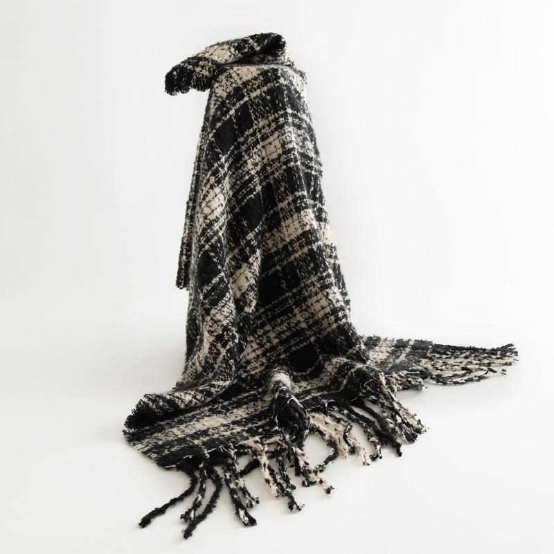 Faux Cashmere Scarf with Plaid Pattern, Thick and Warm, Long Length, Perfect for Autumn and Winter Seasons.