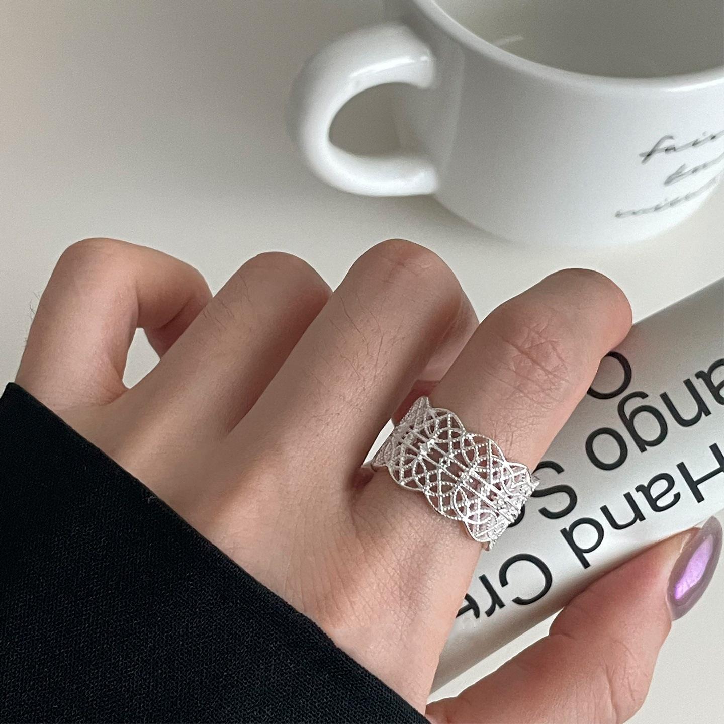 Elegant Lace Crown Adjustable Ring for Women – Light Luxury Index Finger Ring with Stylish Personality Open Adjustable