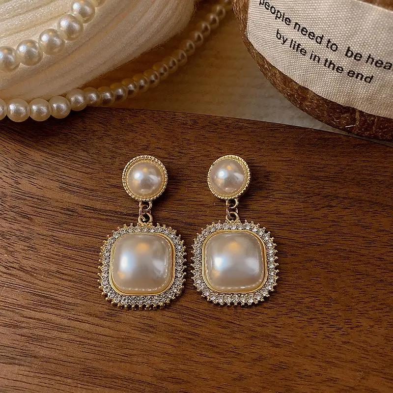 French Baroque Pearl Earclip with No Ear Hole for Women New Earclip Style Versatile Earaccessory