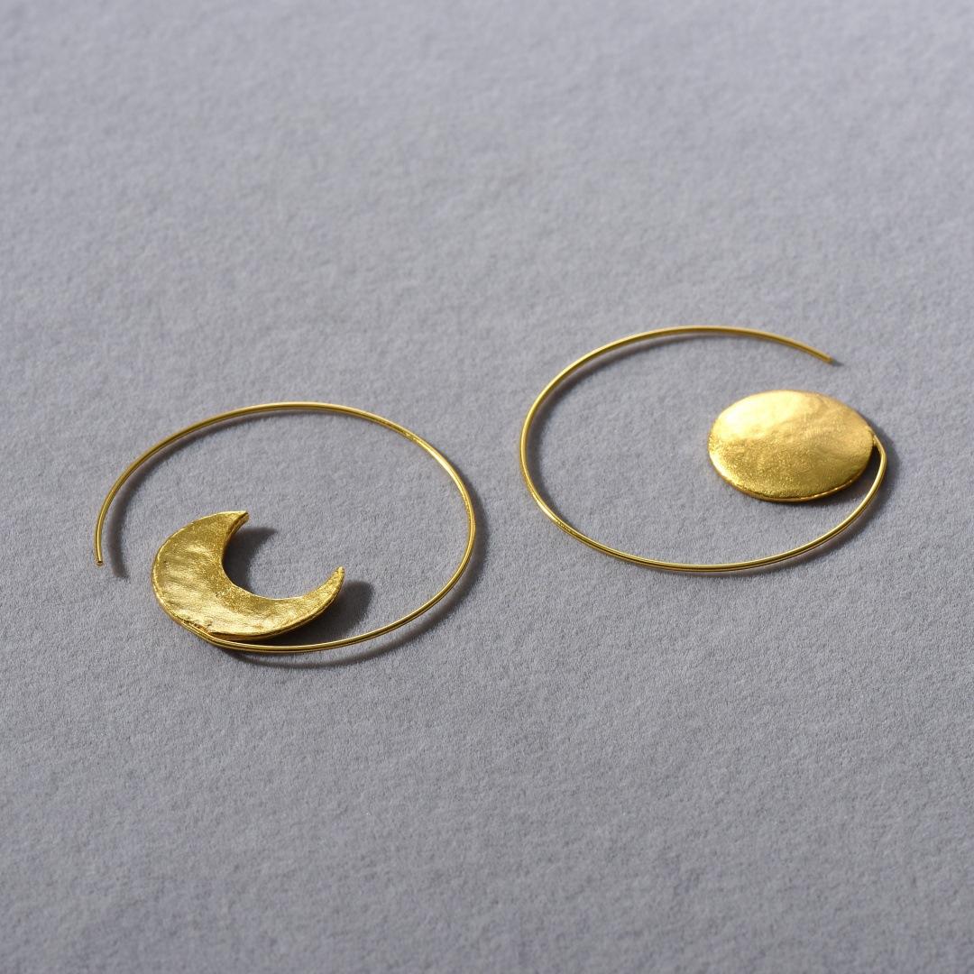 Premium Copper-Plated 18K Real Gold Sun And Moon Circle Pendant Earrings, Personalized Trend, Fashionable And Unique Earrings.