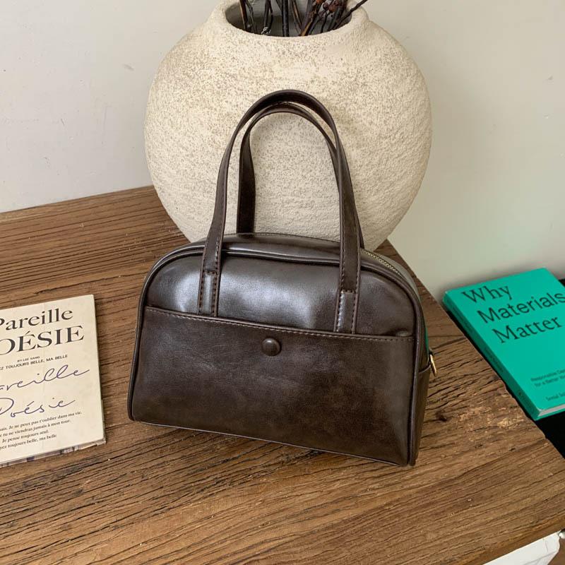 

2025 new bag women s shoulder messenger bag fashionable retro work commuter portable bowling bag