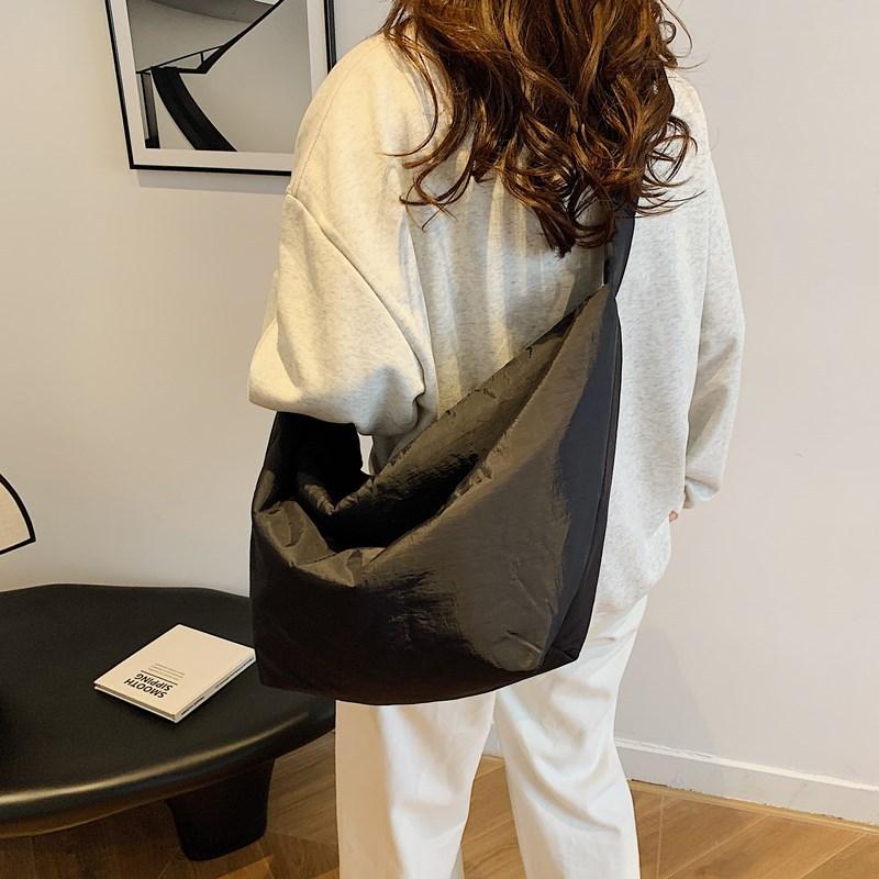 Winter Padded Messenger Bag Women'S Light Solid Color Messenger Bag Casual Down Cotton Bag Tide