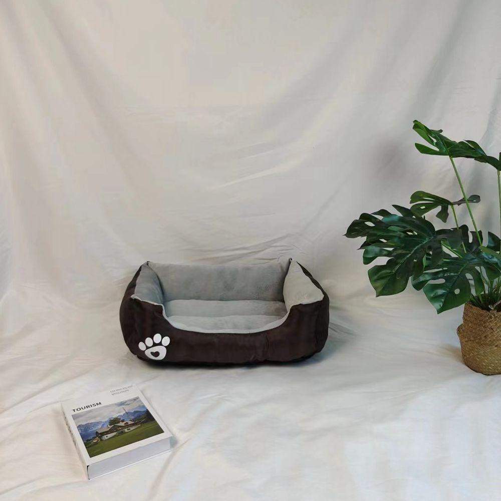 

Коврик для домашних животных можно использовать в любое время года. Квадратная будка для домашних животных цвета конфет. Игрушечный питомник с отпечатками лап. XL 52*62cm