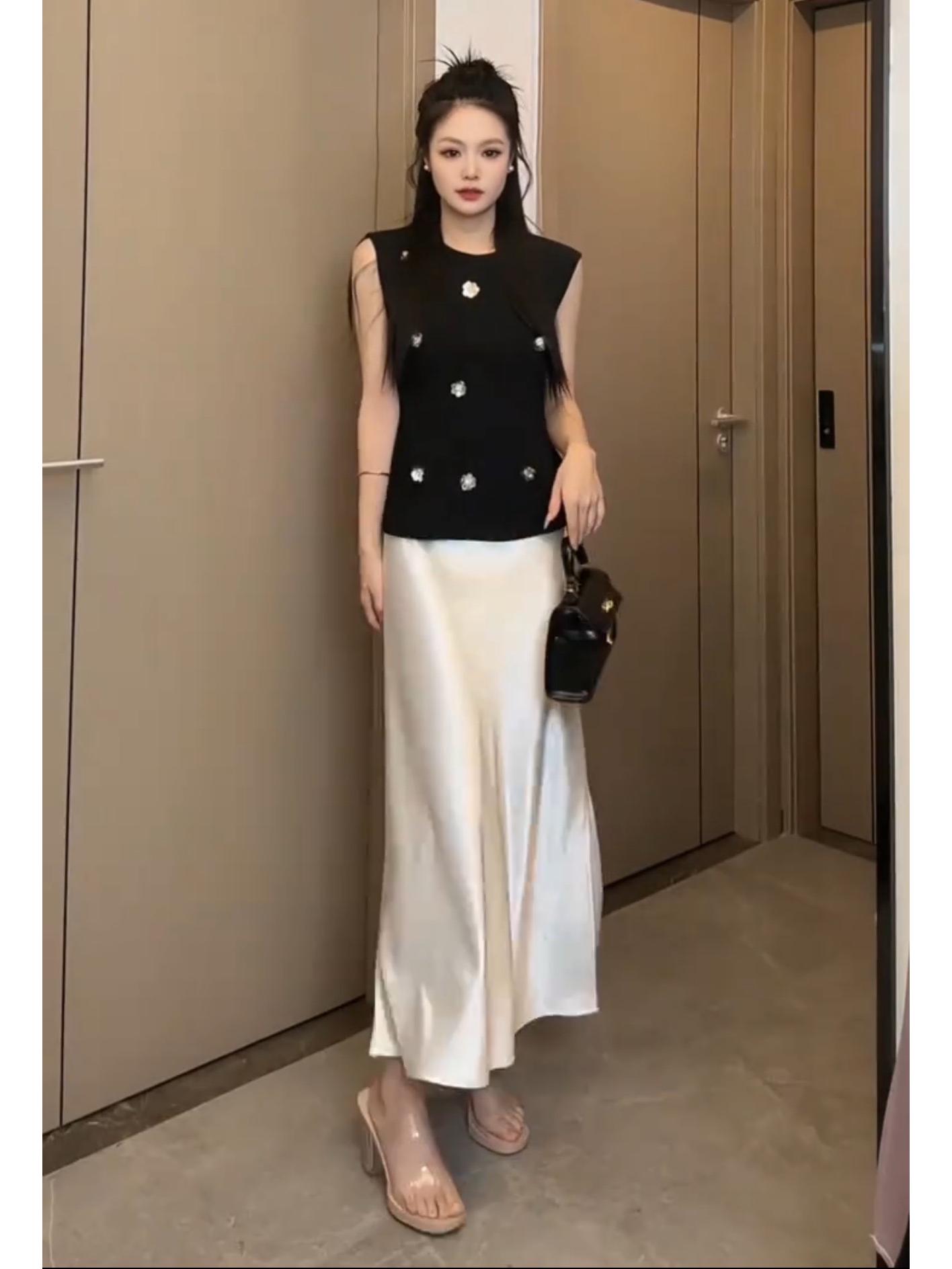 

High-Waisted Acetate Satin Mermaid Skirt - Women s Autumn 2026 Fashion with Drape, Hip-Hugging Fit, and Slit XL (121-135 cm)