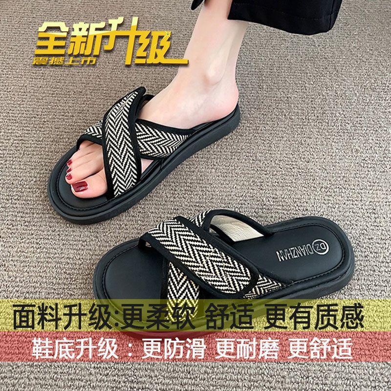 Tritt auf Scheiße Hausschuhe Damen Sommerbekleidung 2025 neu dicksohlige rutschfeste Nische High-End Sandalen Klettverschluss Ein-Wort-Schlappen