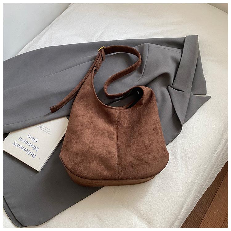 Large capacity shoulder tote bag women's 2025 summer new retro matte casual commuter messenger high value bag