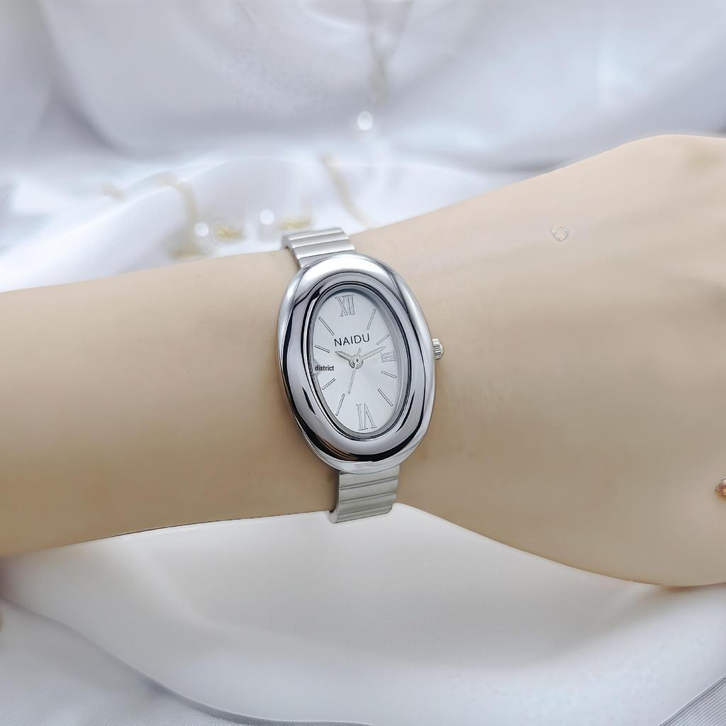 New Women's Oval Gold Quartz Watch - Stylish and Popular in Southeast Asia