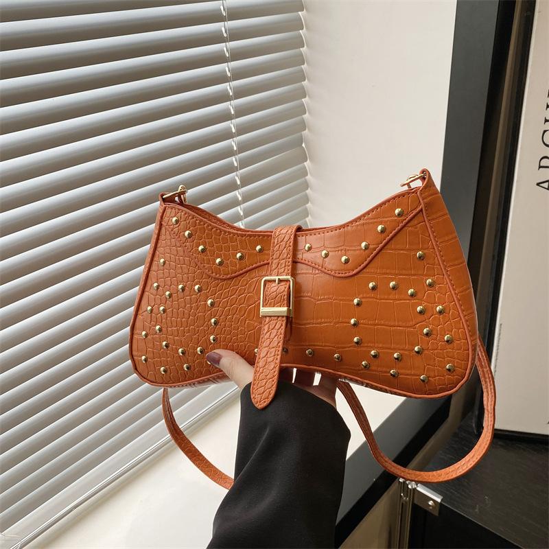 New Solid Color Niche Design Advanced Texture Retro Trend Rivet Versatile Shoulder Messenger Bag Women