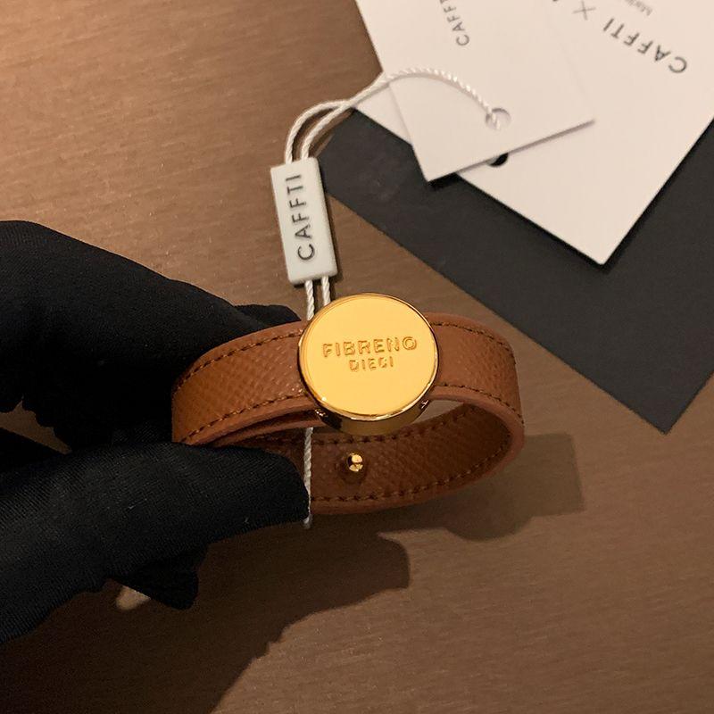 

Мода Кожа Самодисциплина Легкая Роскошь Меньшинство Изысканный Дизайнер