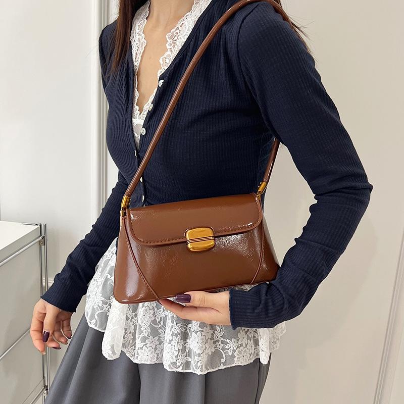 French niche underarm bag women's 2025 new shoulder bag, high-end versatile ins fashion popular baguette bag