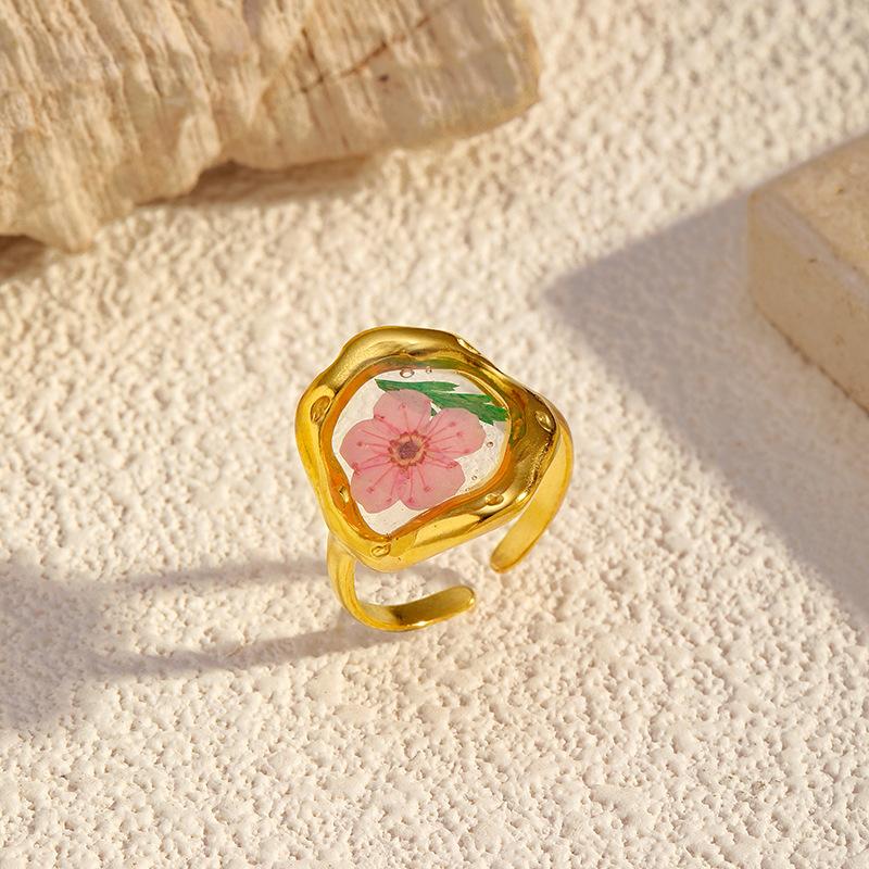 

Модные кольца для женских украшений розовый