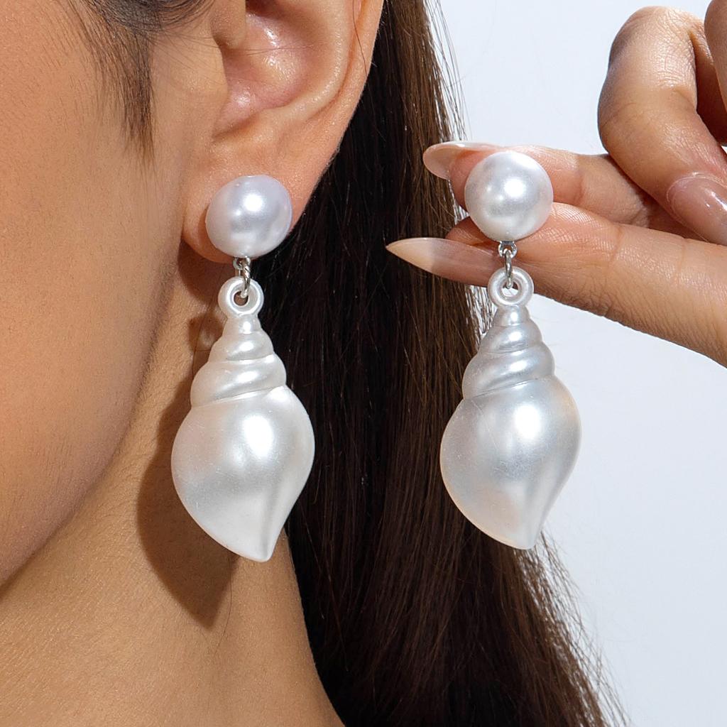 Shell jewelry, simple pearl earrings, geometric scallop conch earrings earrings wholesale