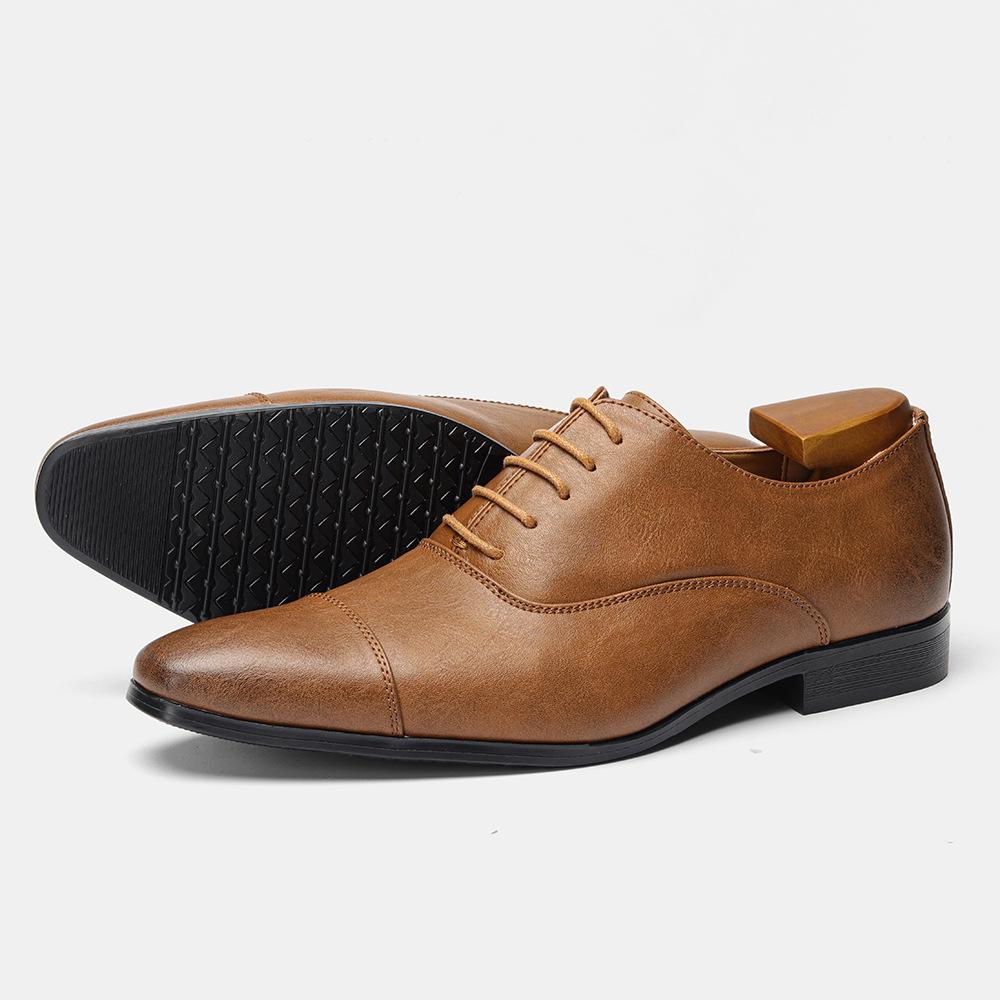 Neue Herren-Kleiderschuhe Spitz zulaufend Retro Designer Leder Freizeitschuhe Mode Hochzeitsschuhe