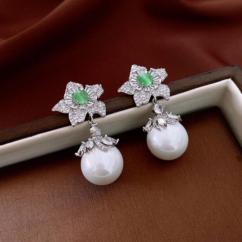 

Серьги-гвоздики из серебряной иглы с цирконом, звездой и жемчугом во французском стиле - Преувеличенный ретро, высококлассный нишевый дизайн для женщин