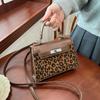 Nischen-Design modische Leopardenmuster Pendler Schulter tragbare Umhängetasche Damen 2026 Herbst und Winter neue Textur Kelly Bag