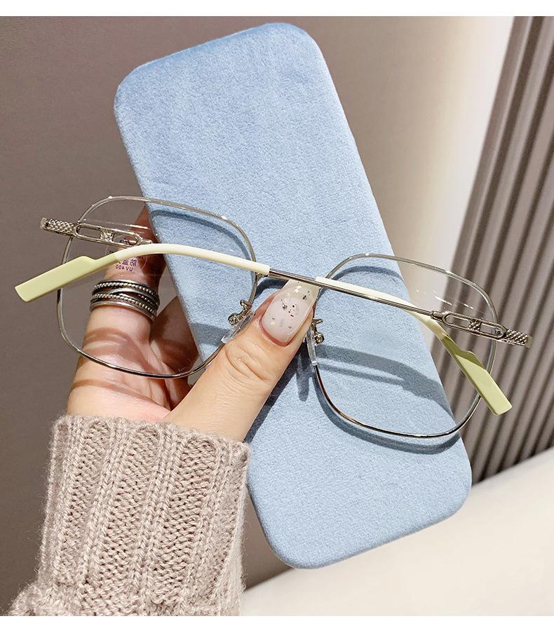 Student Style Photochromic Myopia Glasses with Anti-Blue Light and Large Frame