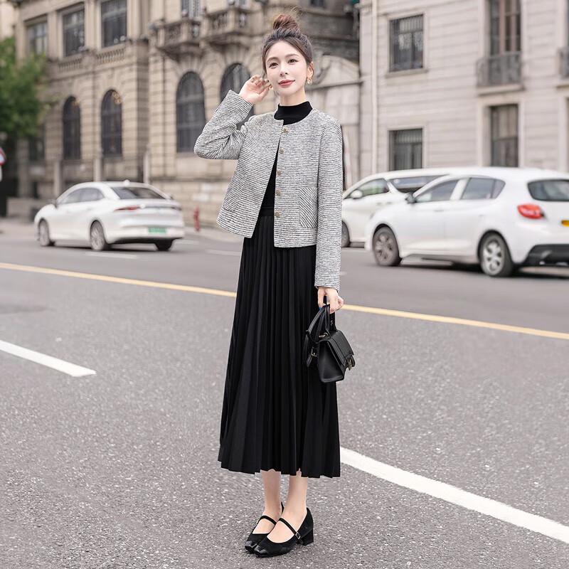 

Women s Striped Round Neck Short Jacket M