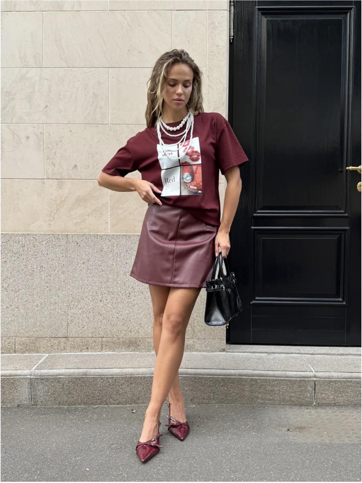 

Женская повседневная футболка с коротким рукавом и графическим принтом S вино красного