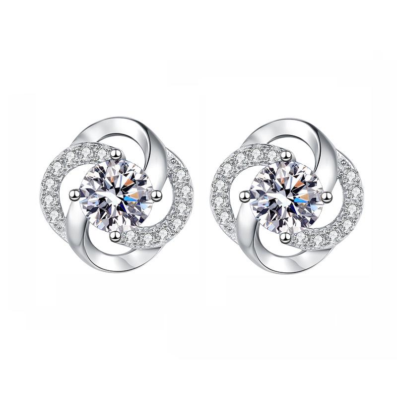 Ohrstecker aus S925 Sterlingsilber im koreanischen Stil mit vierblättrigem Kleeblatt und eingelegten Diamanten