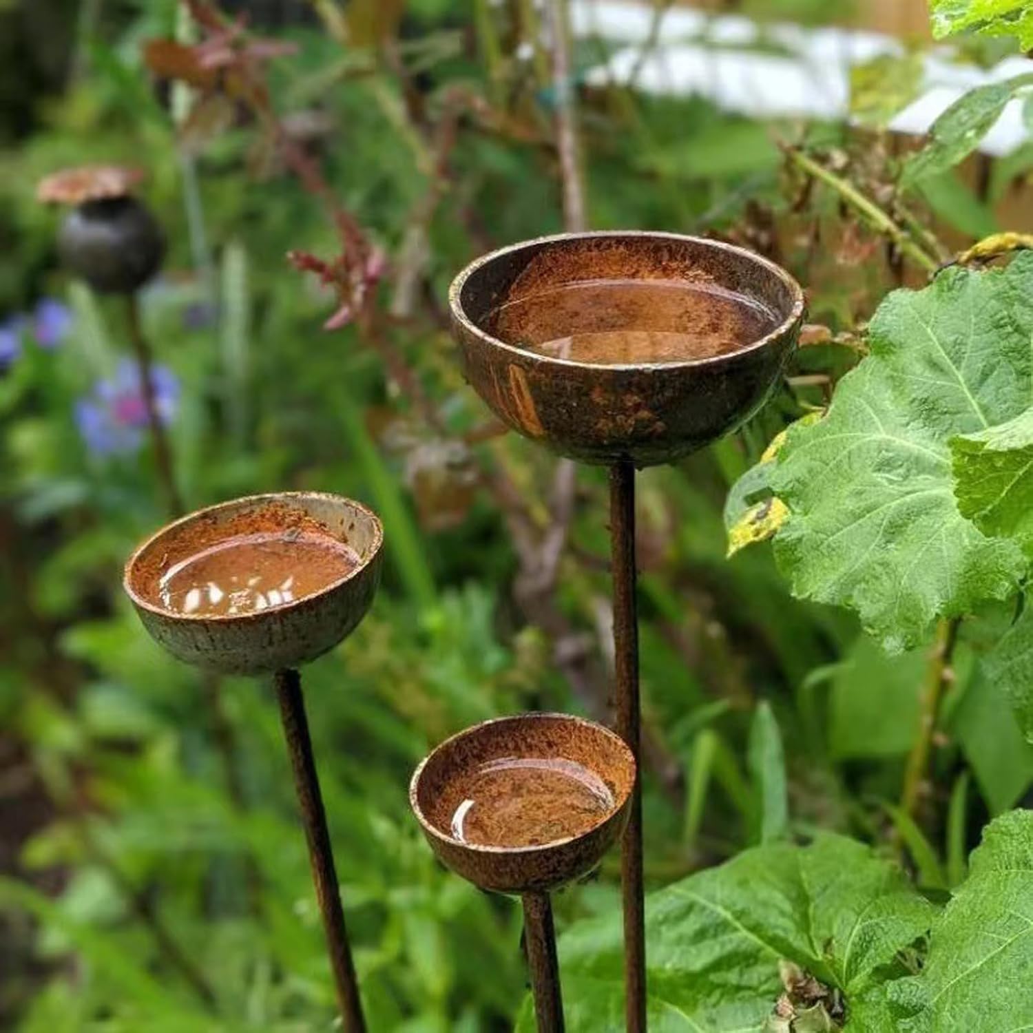 

3 Pack Bird Feeder Rain Catcher Rusty Metal Water Catcher, Bronze Metal Bowl Garden Stakes for Lawn Decor коричневый