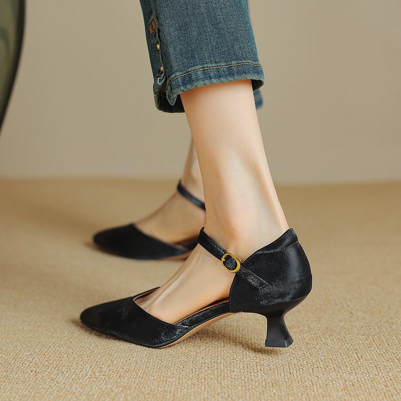 Krazing Pot Piele plenară cu vârf ascuțit Tocuri subțiri cu curele cu cataramă de toamnă Pantofi de vară femei pantofi