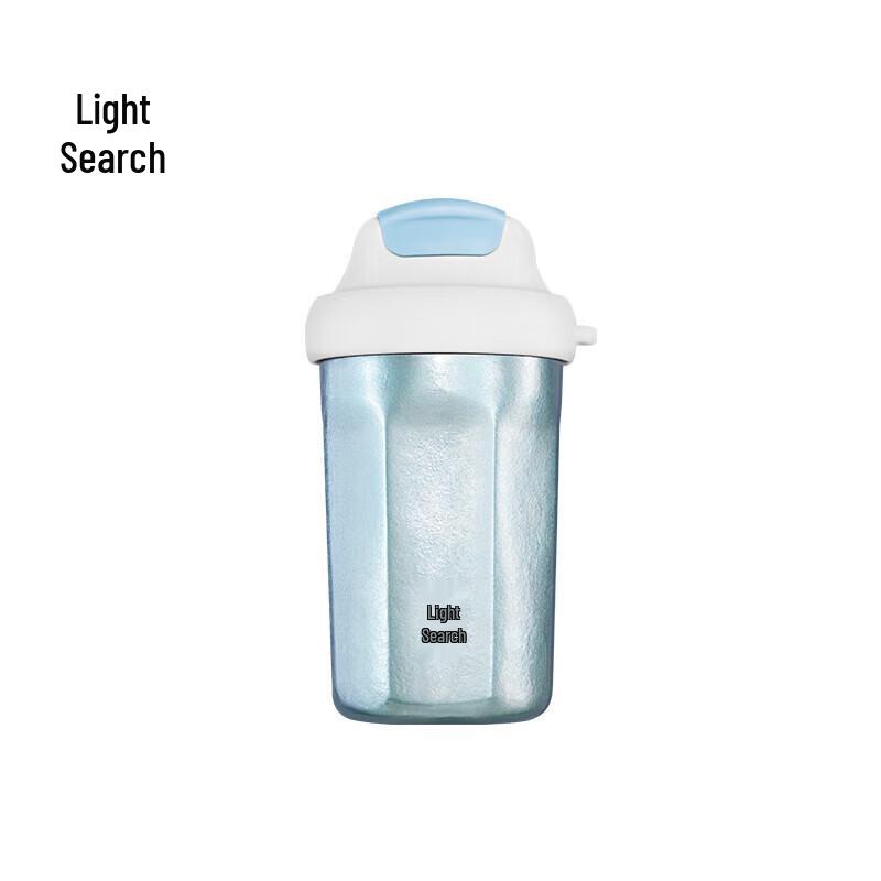 Изолированная дорожная кофейная кружка из чистого титана