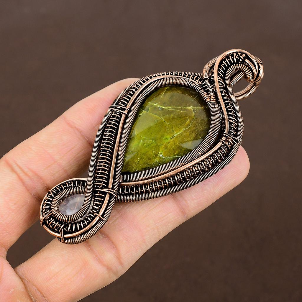 Natürlicher grüner Opal, Rosenquarz, handgefertigter Anhänger aus Kupferdraht, 8,9 cm, m6S29