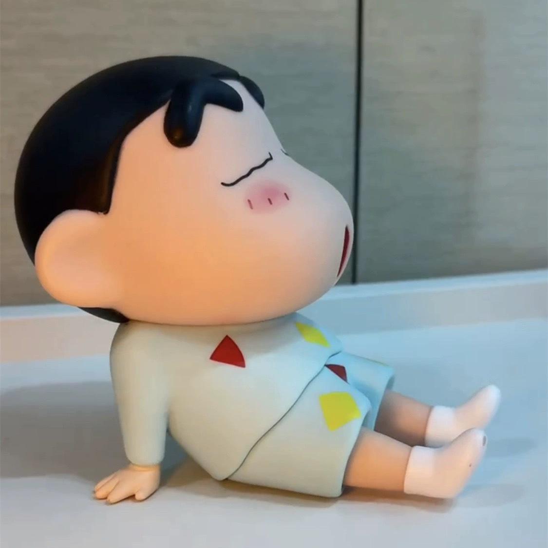 

Crayon Shin-chan Phone Stand & Figurine - Trendy Desktop Ornament & Lazy Holder Toy