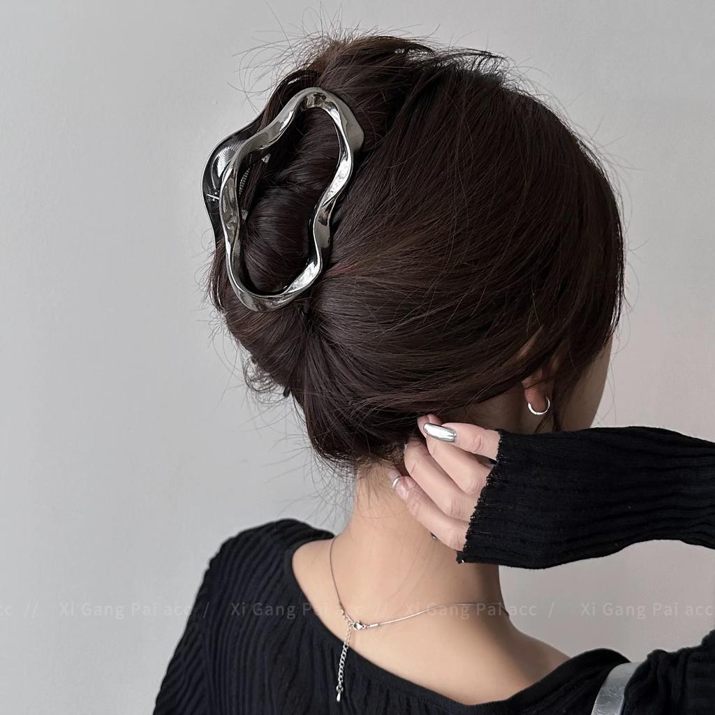 AWAYTR Goldfarbene, hohle Flüssighaarspangen, Metallhaarklammer, Haarband, Haarnadel, Krabbenmotiv, Damenmode-Accessoires